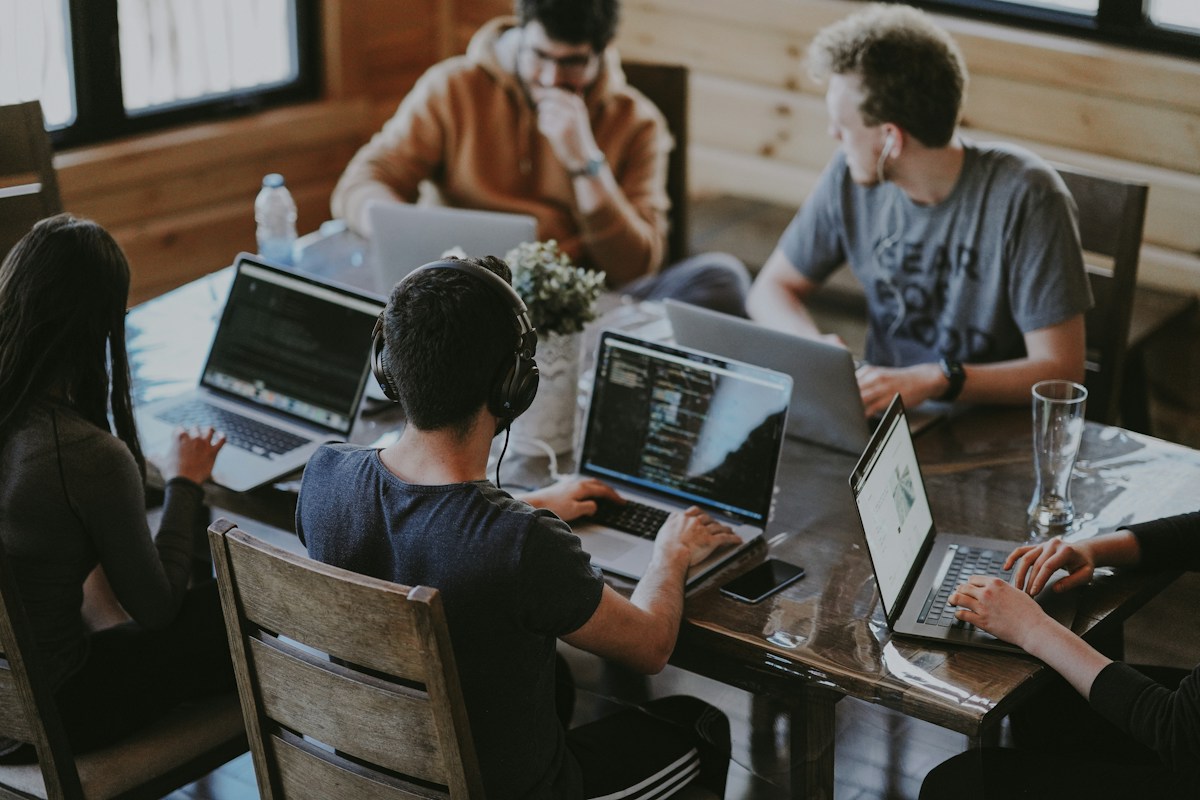 Bending Bytes Senior Mobile Engineering Team in Belgrade